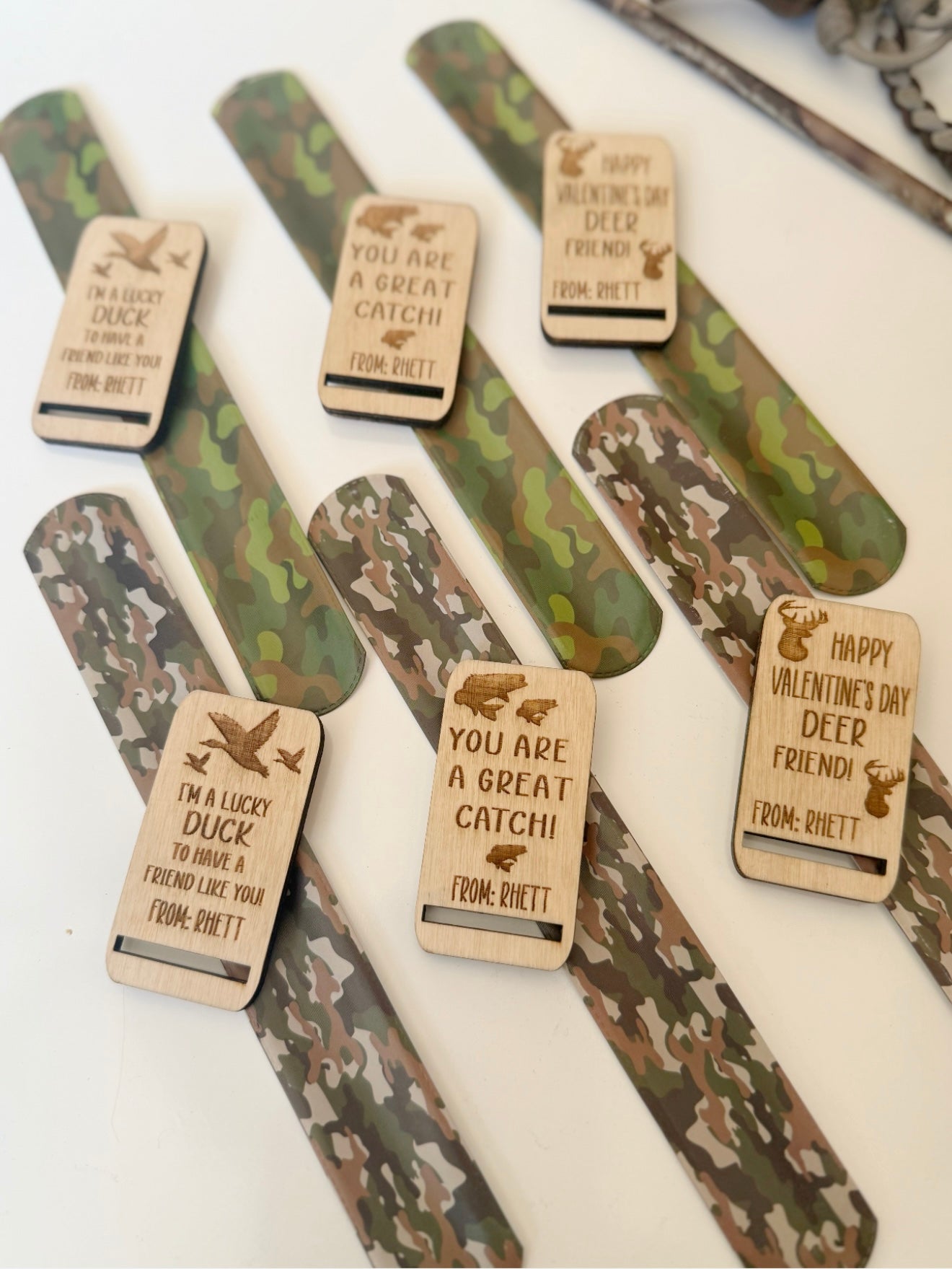 Personalized camouflage slap bracelet favors
