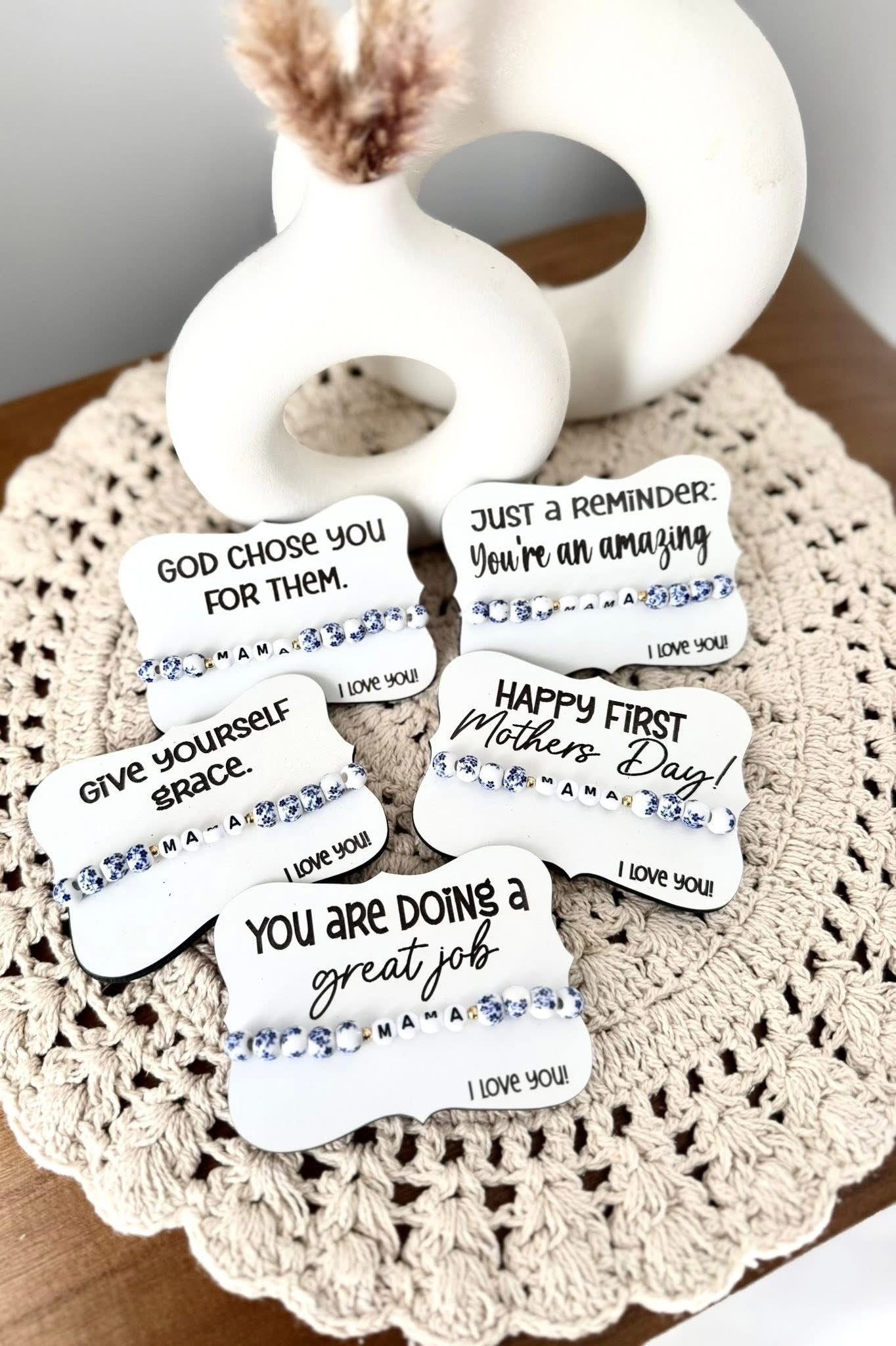 MAMA bracelet + encouragement sign