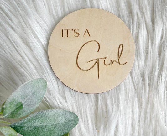 It’s a girl sign, girls announcement, baby girl announcement, announcement sign